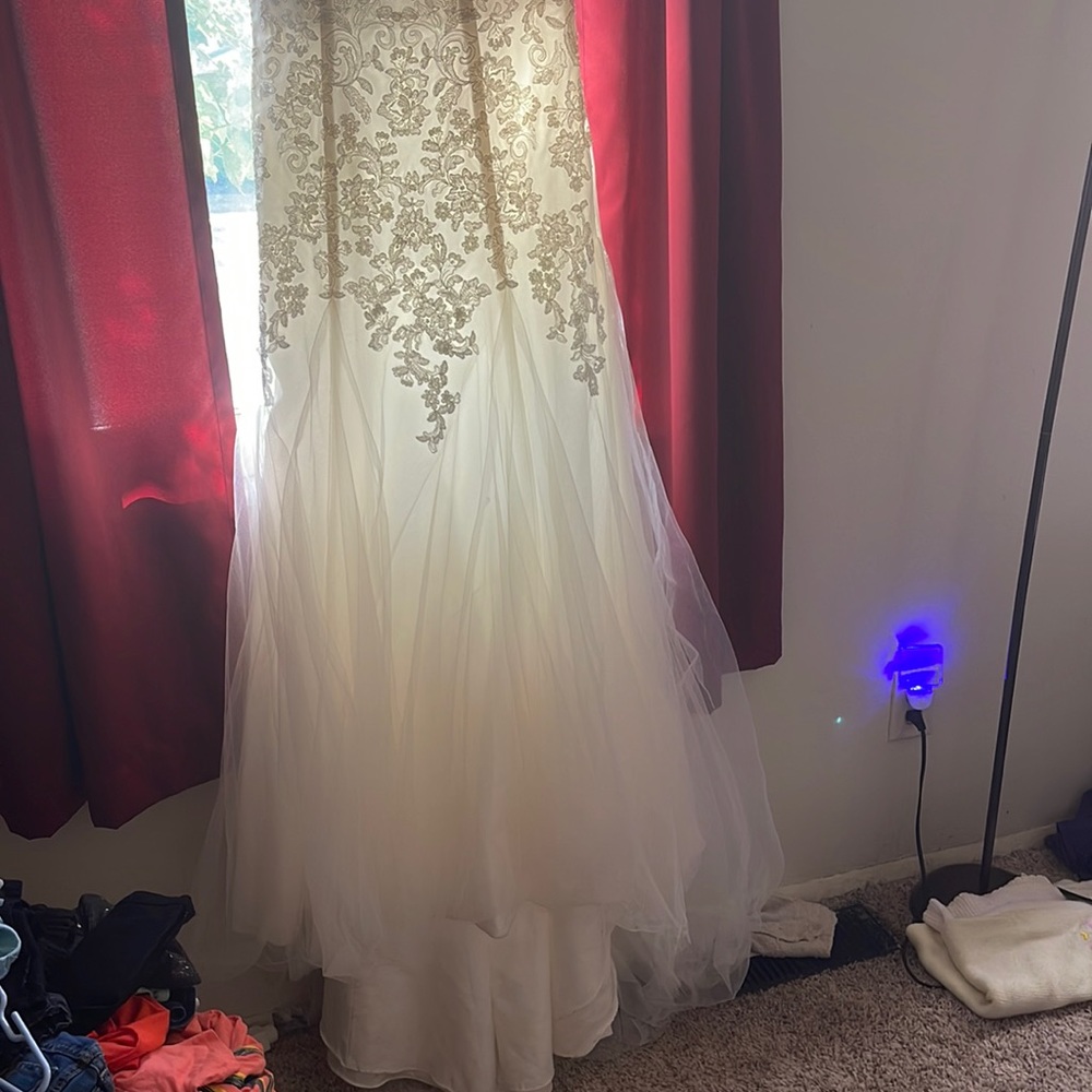 Mk3718 David Bridal Wedding dress